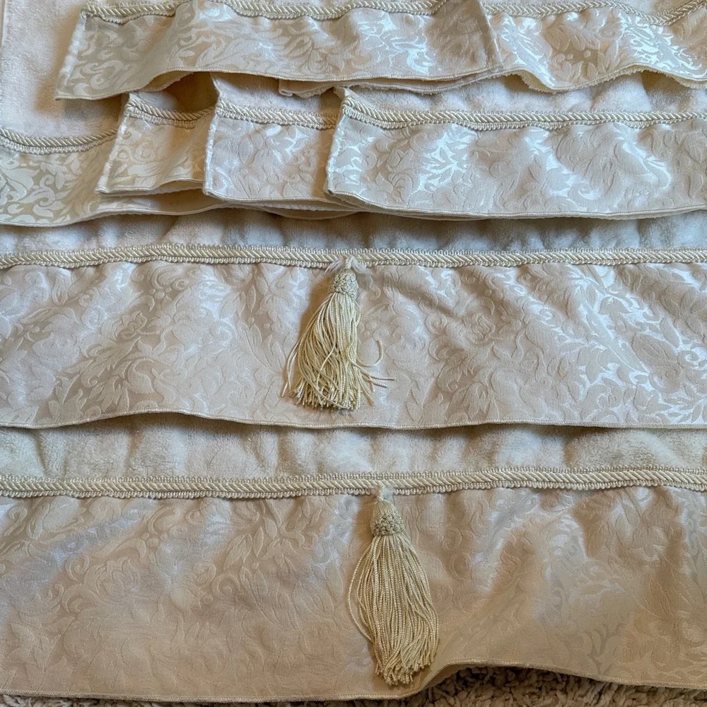 Cream Tassel scroll decorative bathroom towel hand towel washrag new Bed bath